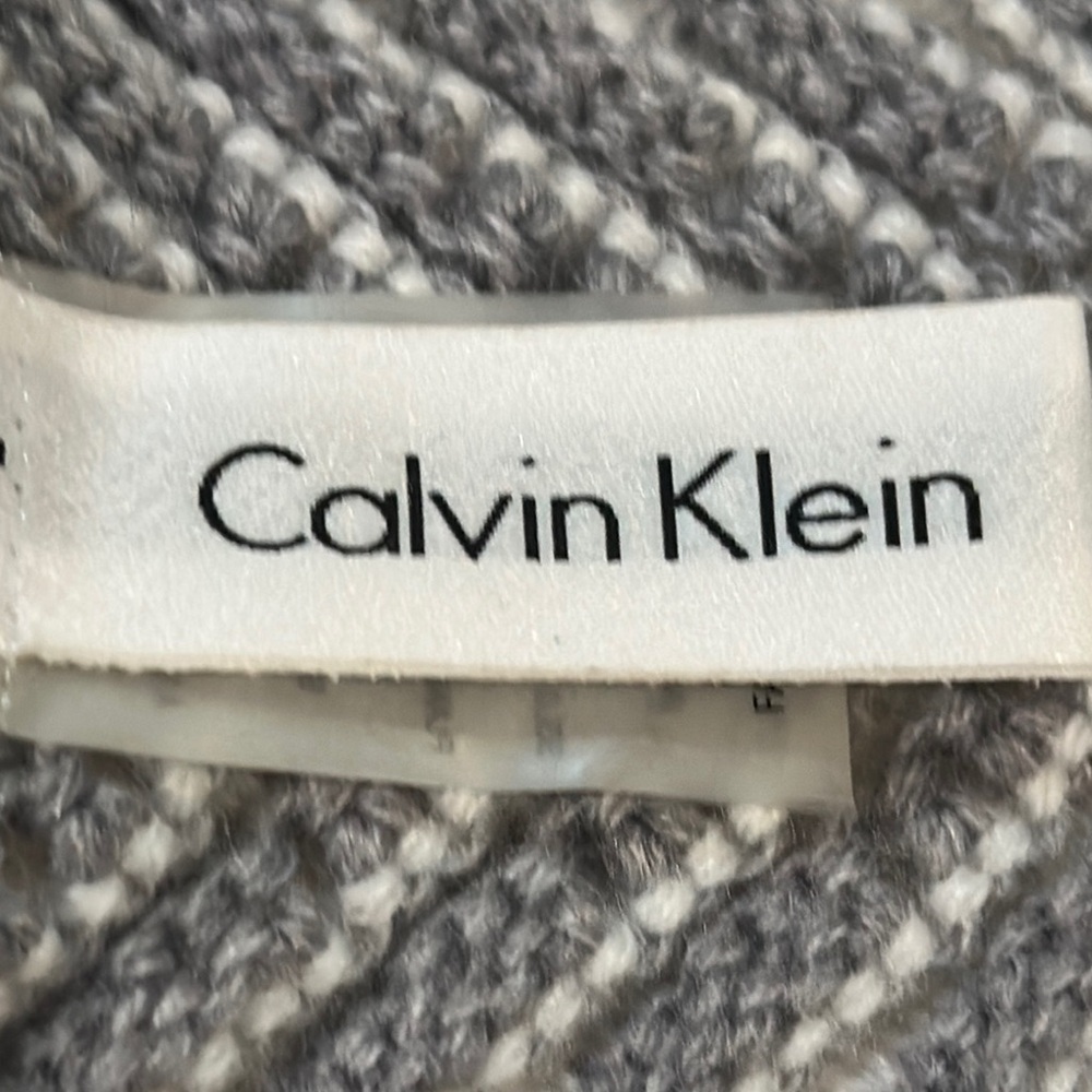 Calvin Klein Gray and Cream Wave Pattern Scarf - Picture 3 of 4